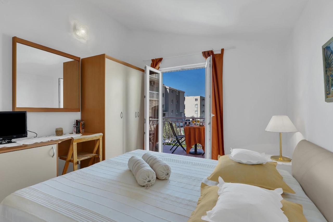 Apartments Paunovic Makarska Bagian luar foto